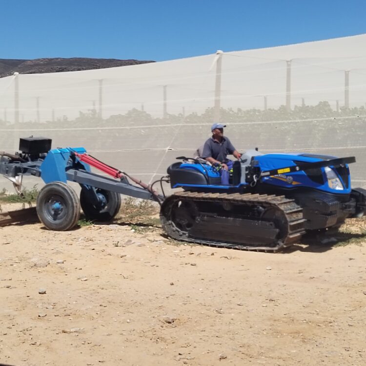 Verstelbare sleep ripper vir beter water penetrasie en wortelontwikkeling
